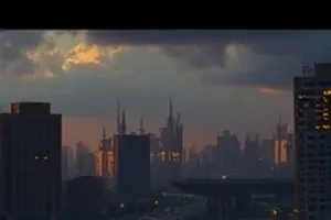 铁皮火车剧照：绿皮车厢连接处的晃动光影
